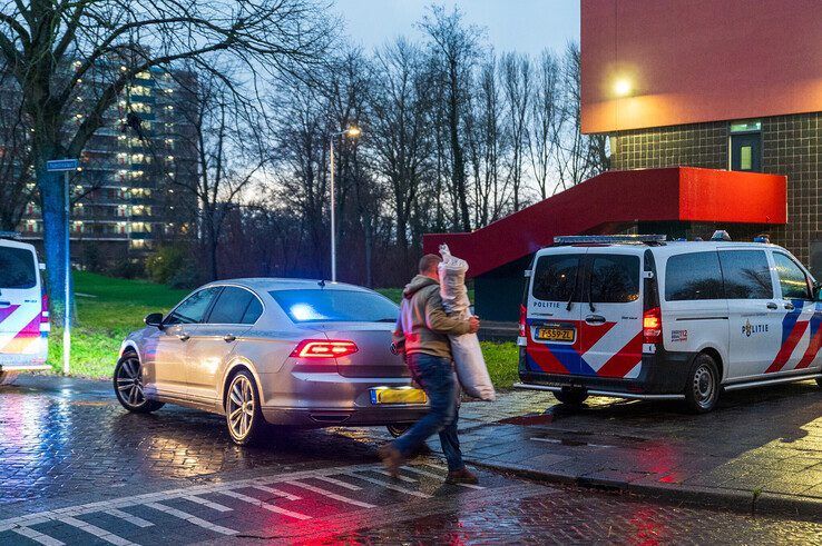 Man overleden na schietpartij in Holtenbroek, politie bezig met groot onderzoek - Foto: Peter Denekamp