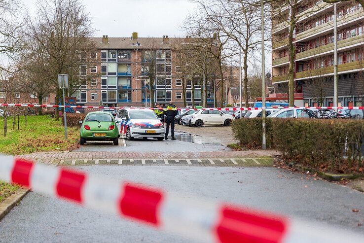 Man overleden na schietpartij in Holtenbroek, politie bezig met groot onderzoek - Foto: Peter Denekamp