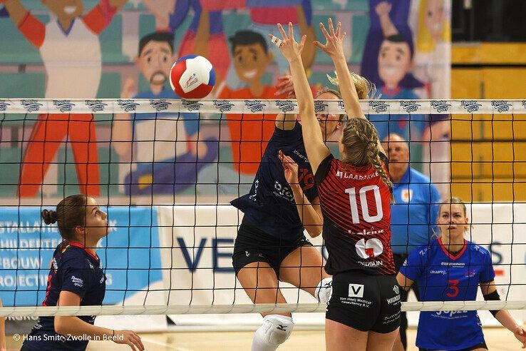 Focus op volleybal: Vrouwen VC Zwolle pakken winst in eigen huis - Foto: Hans Smit