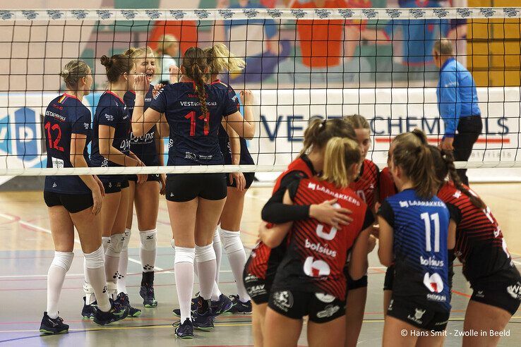 Focus op volleybal: Vrouwen VC Zwolle pakken winst in eigen huis - Foto: Hans Smit