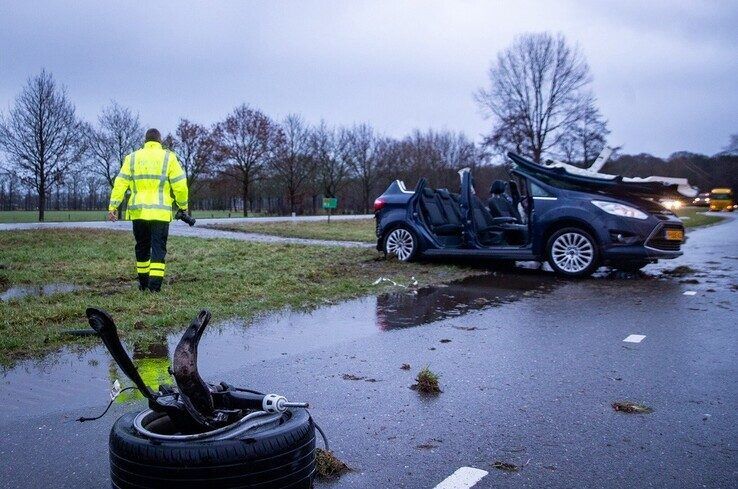 Twee gewonden bij ernstig ongeval met vrachtwagen op N35 - Foto: Hugo Janssen