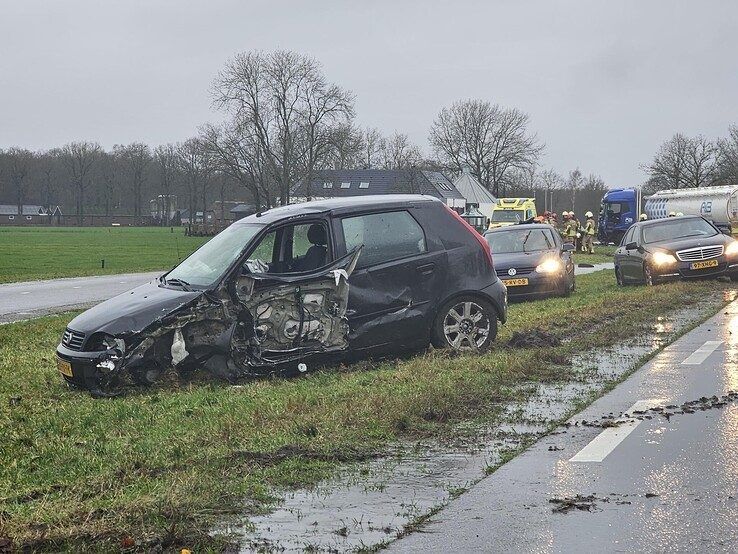 Twee gewonden bij ernstig ongeval met vrachtwagen op N35 - Foto: Salland1/Martijn van Wieringen