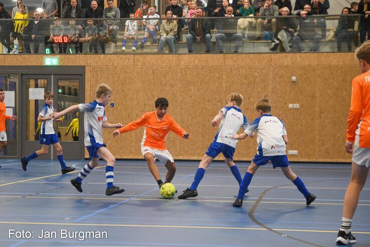 Jeugd voetbalt in WRZV-hallen: ‘Sportief blijven als het even tegenzit’ - Foto: Jan Burgman