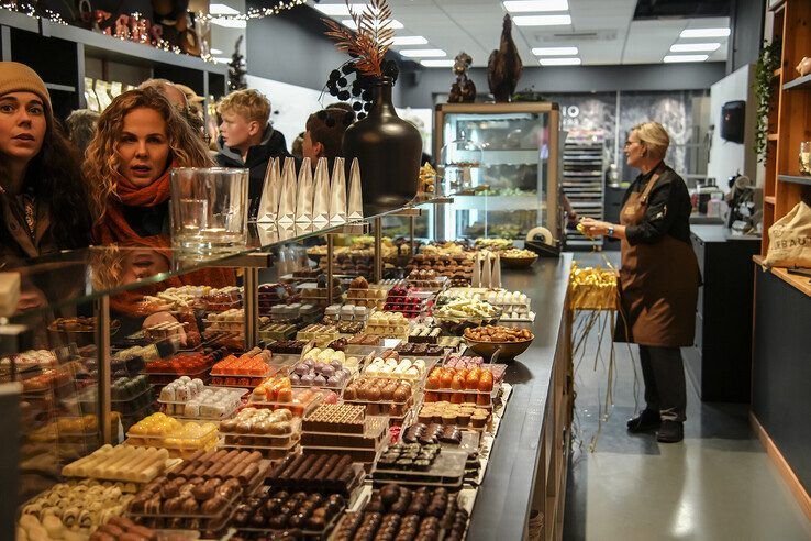In beeld: Wandelen en chocolade proeven tijdens Chocolate Walk Zwolle - Foto: Obbe Bakker