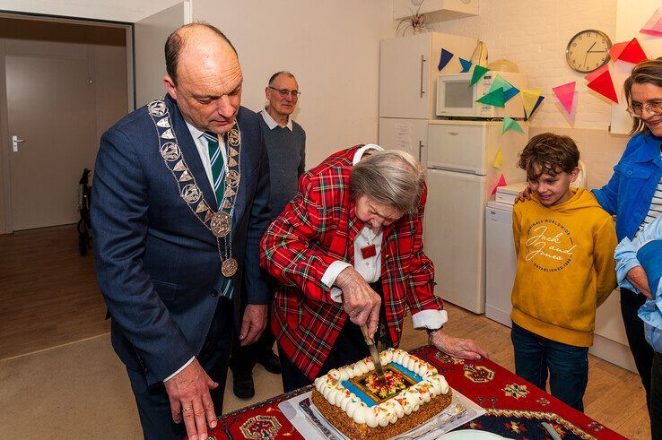 Co Beumer-Wielink viert 100e verjaardag in Zwolle - Foto: Peter Denekamp