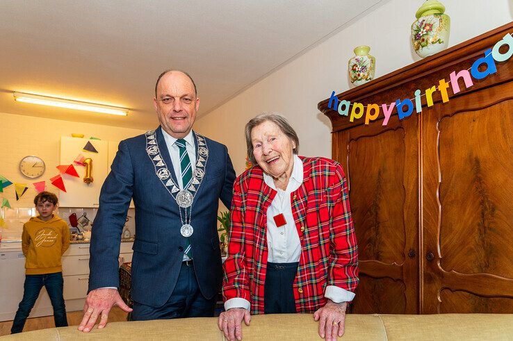 Co Beumer-Wielink viert 100e verjaardag in Zwolle - Foto: Peter Denekamp