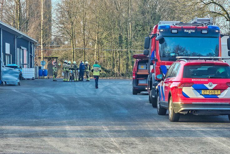 Vijf medewerkers onwel bij Beaphar in Raalte, een persoon naar ziekenhuis - Foto: Salland1/Martijn van Wieringen