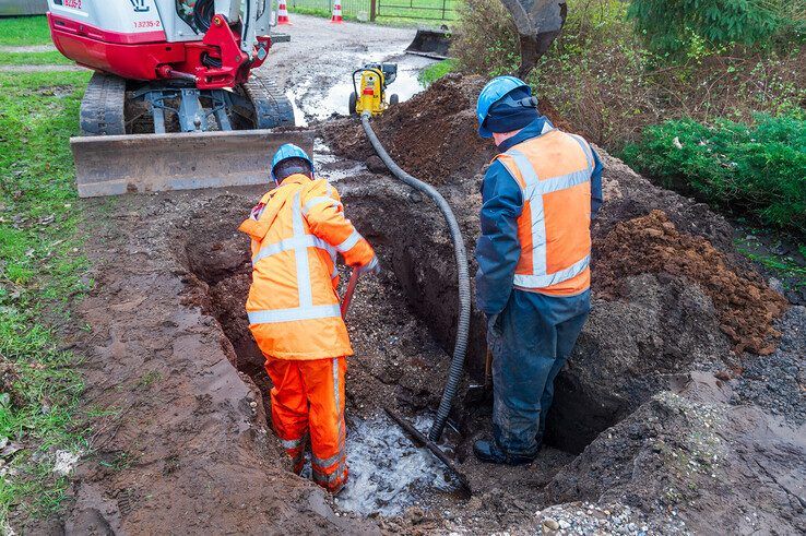 In beeld: Derde waterleidingbreuk binnen 24 uur op Agnietenberg - Foto: Peter Denekamp