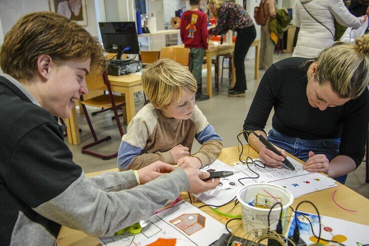 Experimenteren met moderne technologie in nieuw Maakpunt - Foto: Obbe Bakker