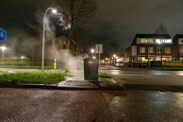 In Stadshagen woedde op oudejaarsavond een brand in ondergrondse afvalcontainer.                    - Foto: Ruben Meinten