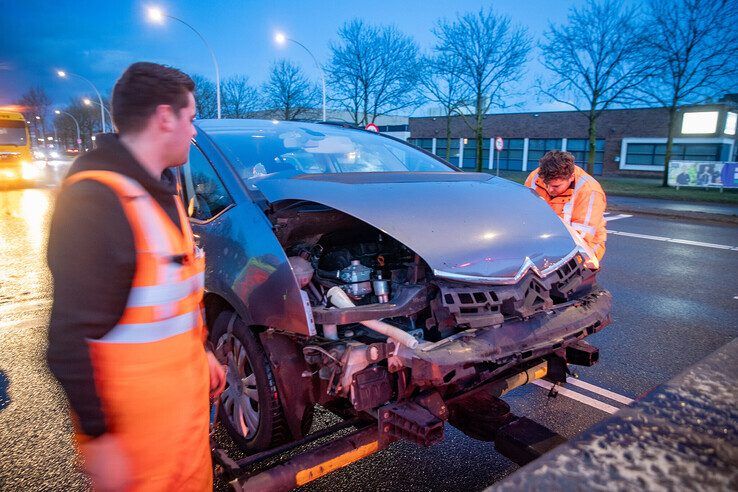 Flinke schade bij kop-staartbotsing op Westenholterallee - Foto: Hugo Janssen