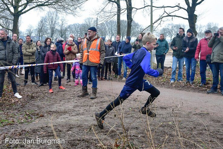 In beeld: 40-plussers zijn ‘jonkies’ te snel af en winnen Wijthmenerplasloop - Foto: Jan Burgman