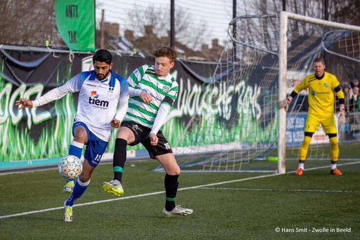 Focus op amateurvoetbal: ZAC wint stadsderby van buurman Zwolsche Boys - Foto: Hans Smit