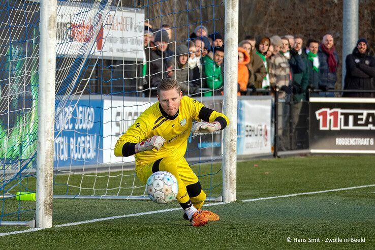 Focus op amateurvoetbal: ZAC wint stadsderby van buurman Zwolsche Boys - Foto: Hans Smit