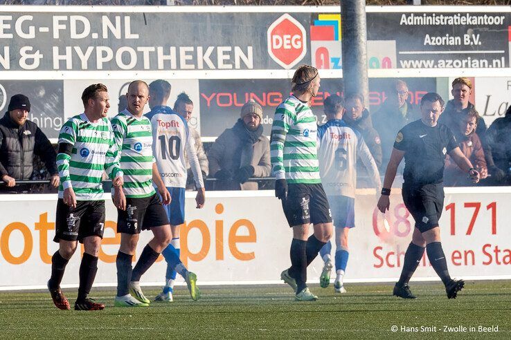 Focus op amateurvoetbal: ZAC wint stadsderby van buurman Zwolsche Boys - Foto: Hans Smit