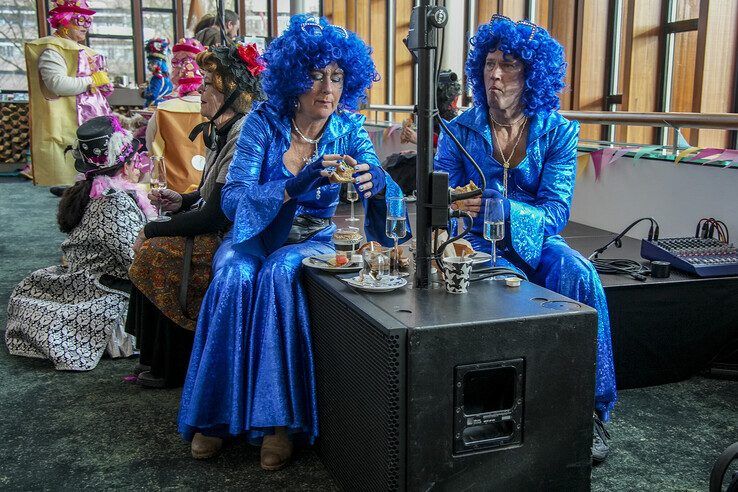 In beeld: Met carnavalsontbijt achter de kiezen verder feesten tijdens carnavalsconcert - Foto: Obbe Bakker