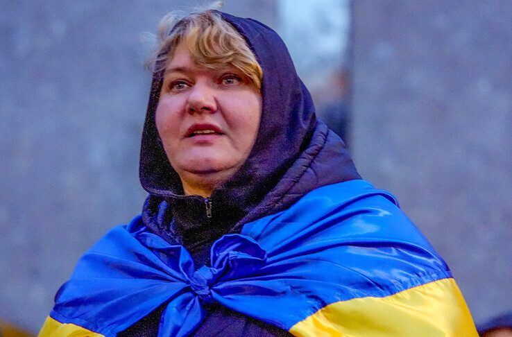 In beeld: Twee jaar oorlog in Oekraïne herdacht met stille tocht door Zwolle - Foto: Obbe Bakker