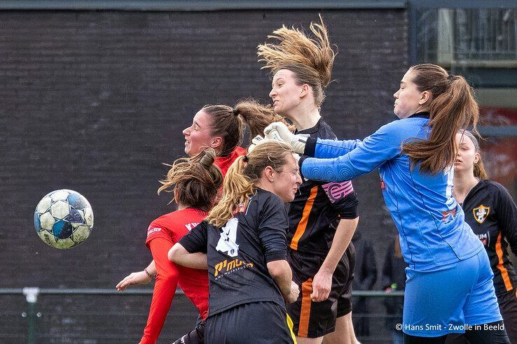 De voetbalvrouwen van Be Quick ´28 wonnen met 6-0 van Stiens. - Foto: Hans Smit