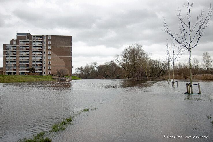 Hoogwater in het Koelwaterkanaal eind december 2023. - Foto: Hans Smit