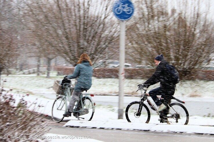 Donderdagmiddag en -avond blijft misschien een beetje sneeuw liggen in Zwolle. - Foto: Ank Pot
