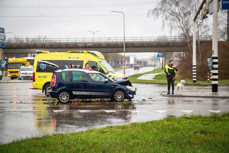 Twee gewonden bij aanrijding op IJsselallee, hond blijft ongedeerd - Foto: Hugo Janssen