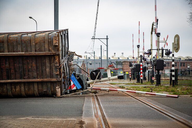 Container op spoor, treinverkeer  Zwolle – Kampen ligt stil - Foto: Hugo Janssen
