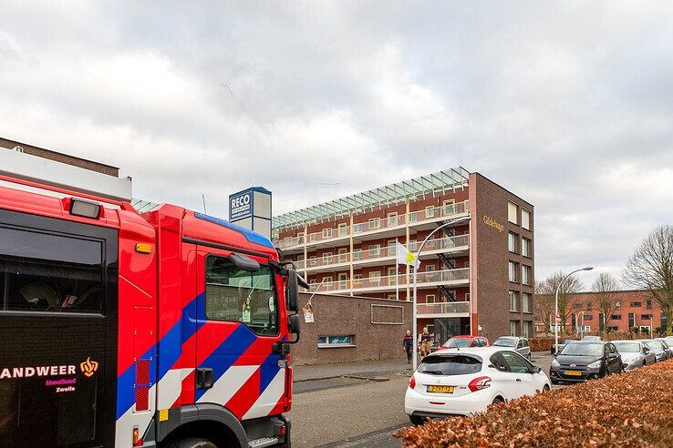 De brandweer bevrijdde voor de 5e keer in korte tijd een bewoner uit de lift. - Foto: Ruben Meinten