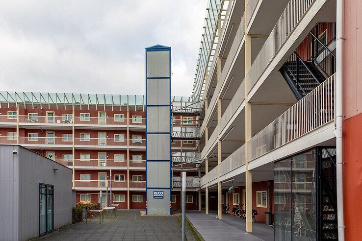 De noodlift op het binnenterrein van het Gildehuys. - Foto: Ruben Meinten