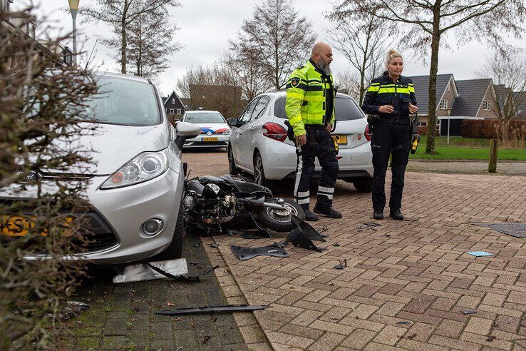 Scooterrijder gewond na aanrijding in Stadshagen - Foto: Ruben Meinten