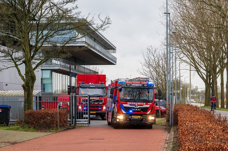 Het specialistisch reddingsteam vanuit Zwolle op weg naar Lochem. - Foto: Peter Denekamp