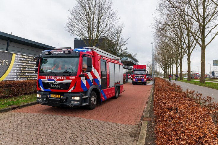 Twee mensen overleden door ingestorte brug in Lochem, specialistisch reddingsteam uit Zwolle ingezet - Foto: Peter Denekamp