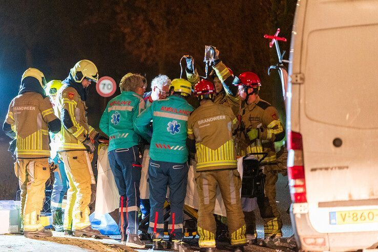 Bestuurder bestelbus ernstig gewond na eenzijdig ongeval op Ceintuurbaan - Foto: Peter Denekamp