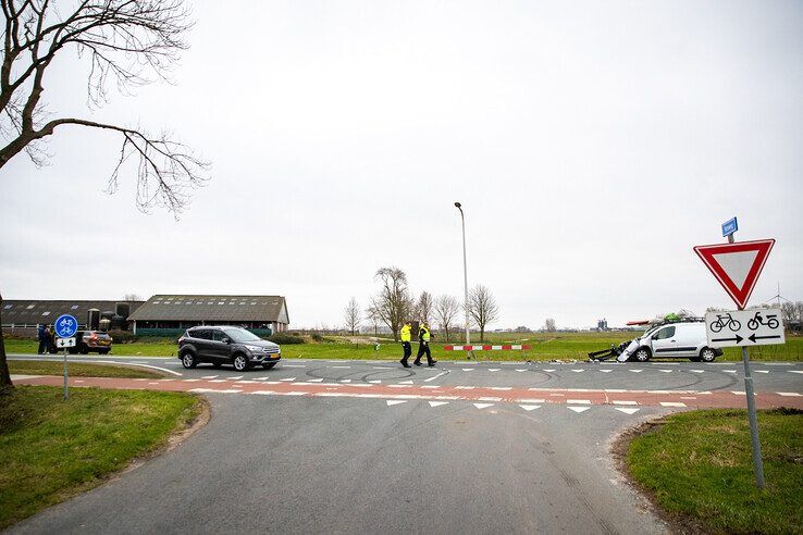 Twee kinderen gewond bij botsing in Kampen, een kind met traumahelikopter naar Radboudumc - Foto: Hugo Janssen