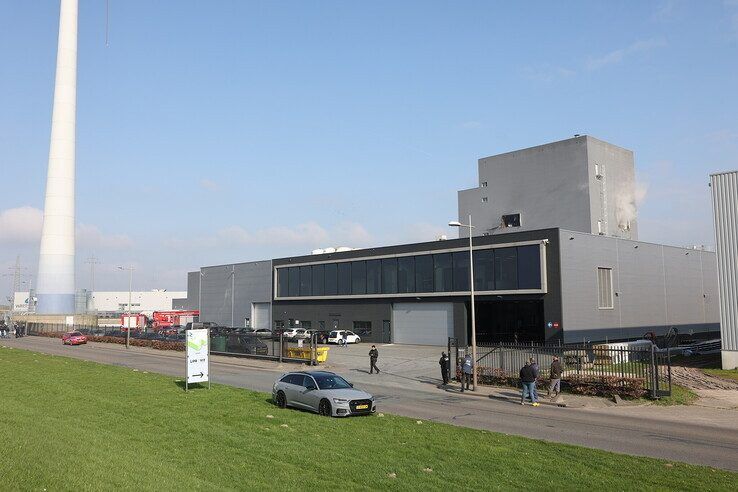 Explosie bij diervoederfabriek in Kampen - Foto: Stefan Verkerk