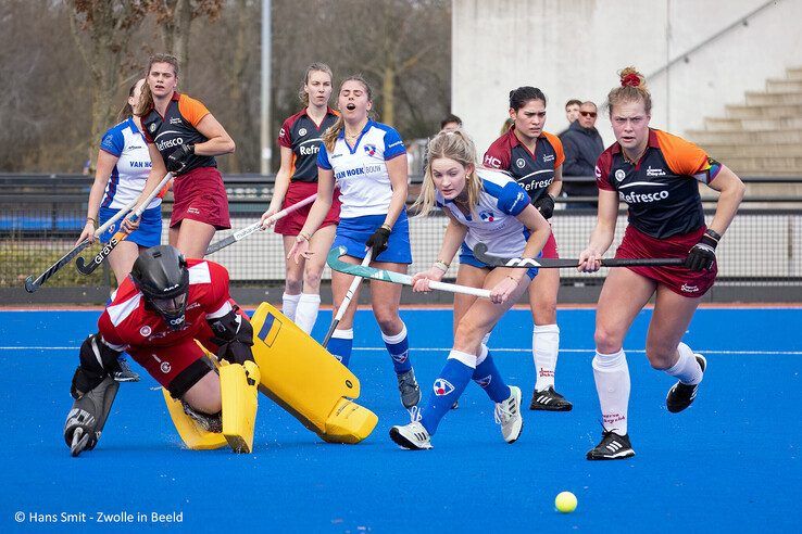 In beeld: Zwolse hockeyvrouwen verliezen eerste duel van tweede seizoenshelft - Foto: Hans Smit