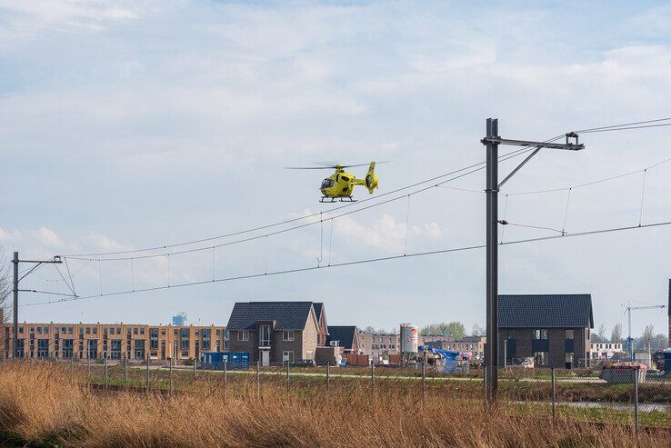 De traumahelikopter landt in De Tippe. - Foto: Peter Denekamp