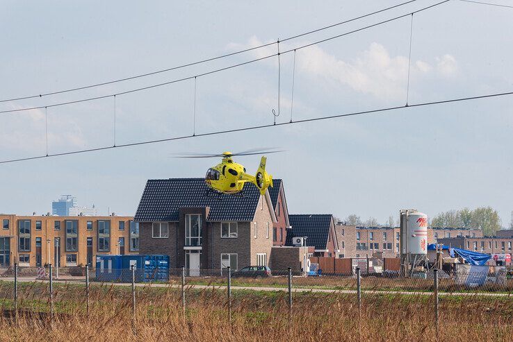 Opnieuw landt traumahelikopter in Zwolse woonwijk - Foto: Peter Denekamp