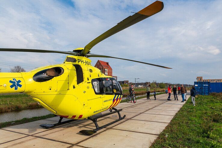 Opnieuw landt traumahelikopter in Zwolse woonwijk - Foto: Peter Denekamp