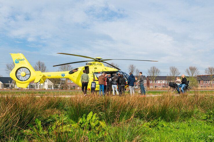 Opnieuw landt traumahelikopter in Zwolse woonwijk - Foto: Peter Denekamp