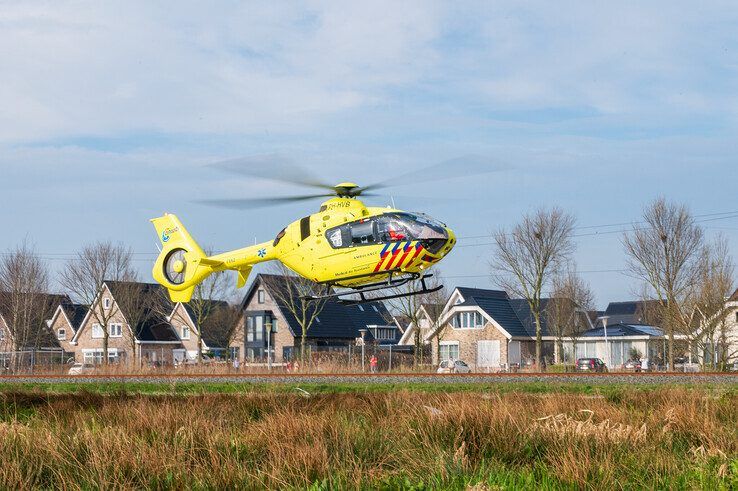 Opnieuw landt traumahelikopter in Zwolse woonwijk - Foto: Peter Denekamp