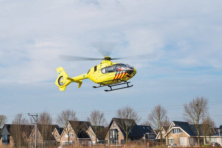 Opnieuw landt traumahelikopter in Zwolse woonwijk - Foto: Peter Denekamp