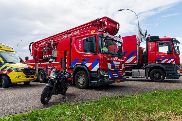 Een van de bij het ongeval betrokken lesmotoren op de IJsselallee - Foto: Peter Denekamp