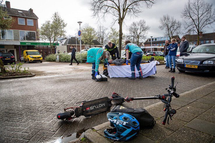 Beschonken man raakt gewond na val met step in Westenholte - Foto: Hugo Janssen