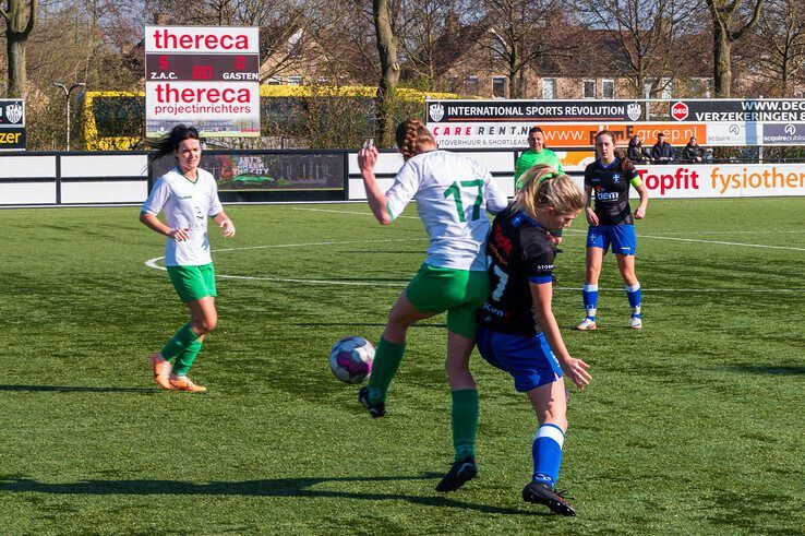 In beeld: Prijsschieten voor ZAC-vrouwen tegen degradatiekandidaat - Foto: Peter Denekamp