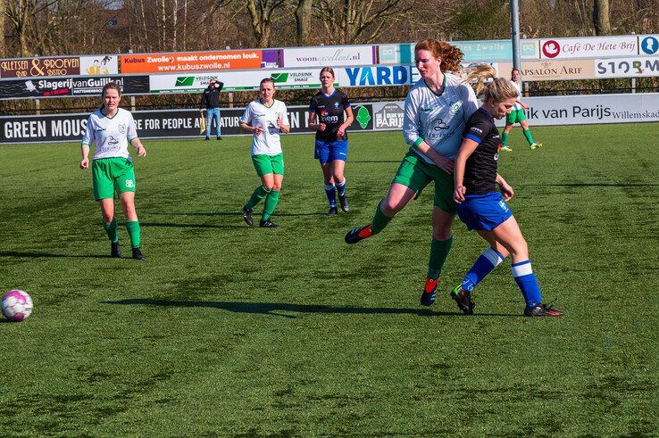 In beeld: Prijsschieten voor ZAC-vrouwen tegen degradatiekandidaat - Foto: Peter Denekamp