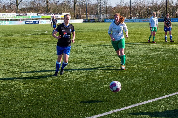 In beeld: Prijsschieten voor ZAC-vrouwen tegen degradatiekandidaat - Foto: Peter Denekamp