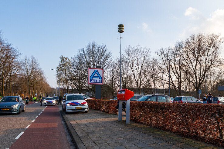 Man overleden bij schietpartij op parkeerplaats Aldi in Aa-landen - Foto: Ruben Meinten
