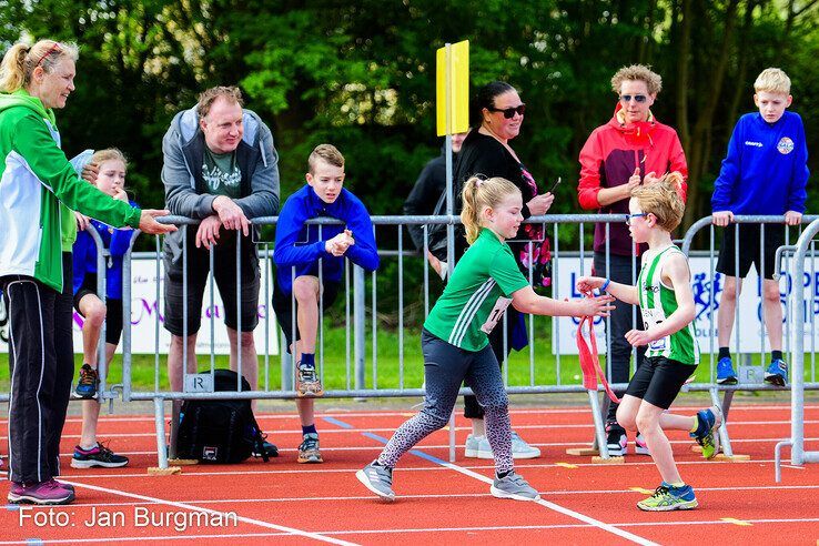 In beeld: Kinderen tot 12 jaar debuteren bij Ekiden Zwolle - Foto: Jan Burgman