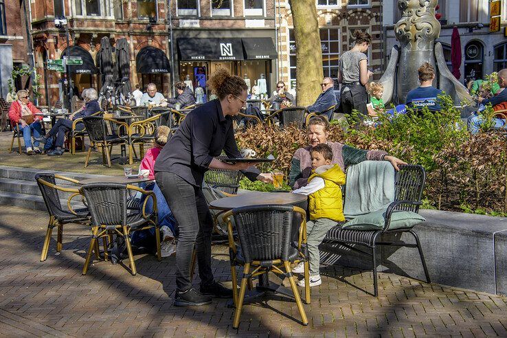 In beeld: Zwolle geniet met volle teugen van warmste 6 april ooit - Foto: Obbe Bakker