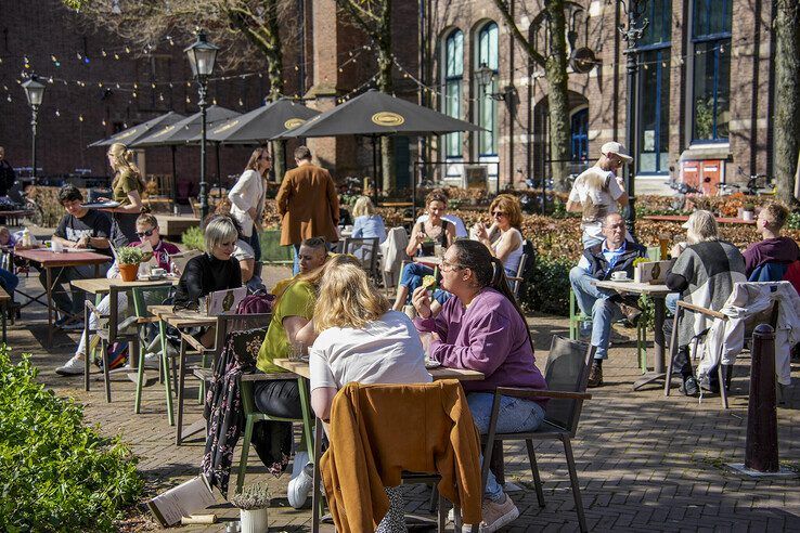 In beeld: Zwolle geniet met volle teugen van warmste 6 april ooit - Foto: Obbe Bakker